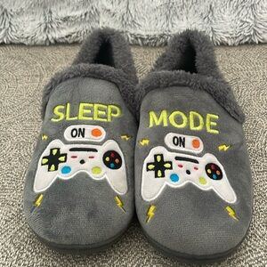 Wonder Nation slippers size 4/5